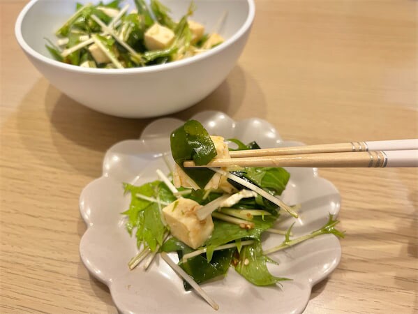 【焼き肉のタレでサラダを食べる!?】お酢&辛味プラスで絶品に♪これ、焼肉屋さんの定番ドレッシングだわ♡