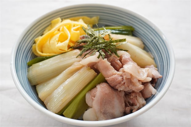 【とろっとろの甘ねぎが主役!】の「ぽったりねぎ豚丼」作ってみた!ねぎ一本でご飯が消えた♪【農家直伝】