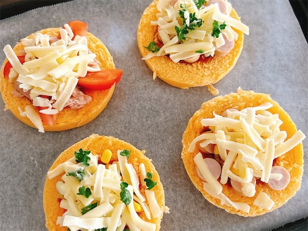 【発想の勝利】「ピザまん」をピザにする!?ある意味ど直球な裏技レシピ試してみた!もちもちサクサク新食感♡