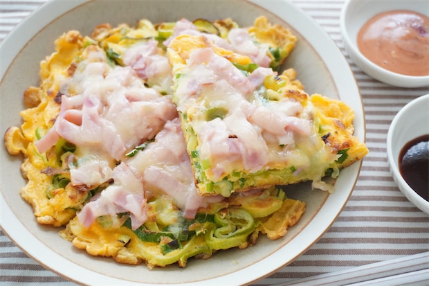 【粉もん界隈のイタリア選手】関西人も驚く「ピザ風ネギ焼き」にトライ！ネギとチーズの新コンビ♡【農家直伝】