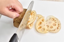 【割れちゃった…を防止】れんこんは○○○○すればスパッと切れる！シャキシャキ感もキープ♪【青髪のテツ】