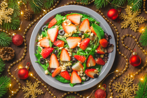 【クリスマスケーキ風サラダ】元フレンチ講師のイチゴ農家直伝「禁断のイチゴサラダ」で新しい味覚が目覚めた♡