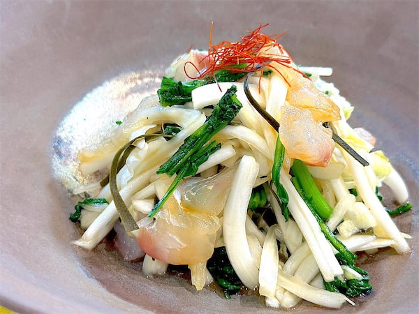 【意外な組み合わせ】白菜×春菊×刺身のサラダ仕立て爆誕！ご飯もお酒もススム♡お茶漬けにすると二度おいしい!?