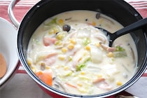 【コーン缶の汁は捨てないで】全投入でコク急上昇「白菜のクリーム煮」作ってみた！冬野菜たっぷりシチュー風♡