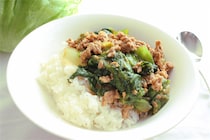 【加熱すれば半玉ペロリ♡】中華な優しい味付けの肉あんでご飯がススム！「レタス餡かけご飯」作ろう♪