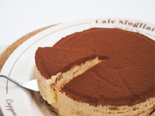 【材料4つで作業時間15分】むちっと弾力のある食感か・ら・の~儚い口溶け♡「ティラミスケーキ」作ろう!