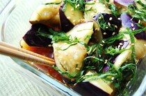 ありそでなかった“めんつゆ×ポン酢醤油”で和えてみた！なすの甘みを引き出す「無限大葉なす」作ろう