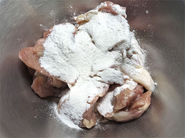 【塩麹パウダーってアリ!?】菰田シェフ直伝!「鶏の唐揚げ」作ってみた!中華の極意が光ってるぅ