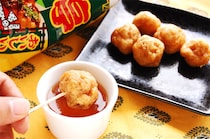 【たこ焼きスナックで明石焼きの作り方】ん、何言ってんだ!?潰して混ぜて焼いたら汁つけて…食べてみた