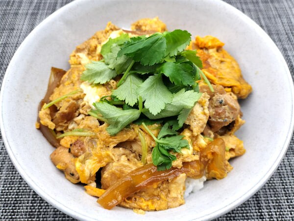 【フレンチのシェフが丼めし!?】2つ星店の元シェフがスゴ技繰り出しまくりで作った「普通の親子丼」に挑戦！