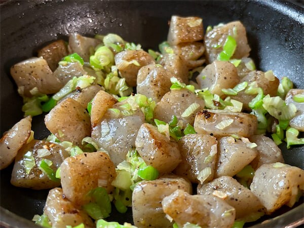 【リュウジの痩せ飯】ネギとこんにゃくだけで超絶うんまい♡「やけくそ痩せこんにゃく」作ろう！味しみしみ～