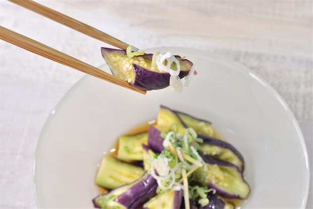 【青髪のテツ】レンジだけでとろ～り絶品！「とろうまなす」作ってみた！油ゼロでも箸が止まらん♪