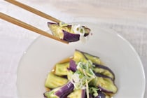 【青髪のテツ】レンジだけでとろ～り絶品！「とろうまなす」作ってみた！油ゼロでも箸が止まらん♪