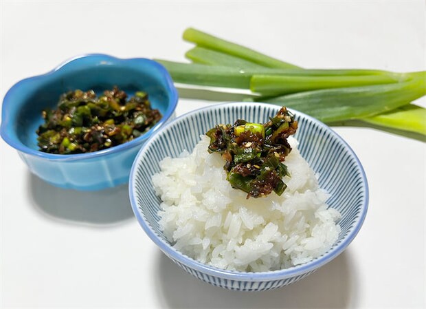 【捨てないで！長ねぎの青いところで“甘じょっぱ沼”】蜂蜜と赤みそと和えて「長ねぎの甘みそ炒め」作ろう