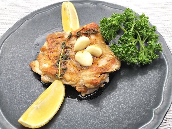 【川越シェフの“火入れ術”】真っ当に旨い「チキンステーキの焼き方」に挑戦！時間と火加減を全公開！