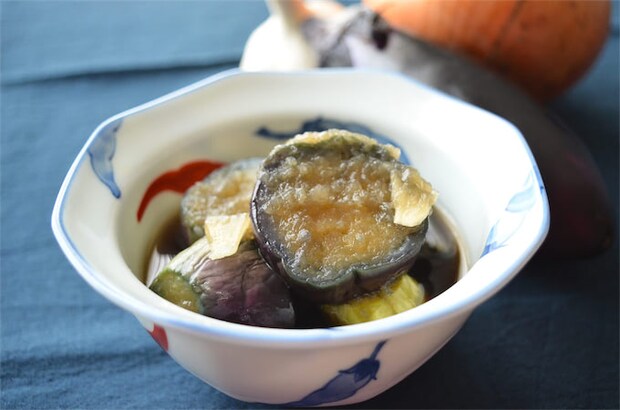 一晩寝かせがヒケツ♡玉ねぎ&にんにくのWパンチで旨さ爆発「揚げなすのスタミナ漬け」作ってみた!【農家直伝】