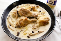 【鶏手羽で極上洋食】マスタードの酸味と玉ねぎの旨味が絡む～♪「鶏手羽元とキノコのクリーム煮」作ってみた！