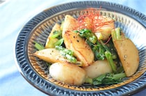 【旬のかぶでガッツリ系】にんにくマシマシ「かぶのガーリックソテー」作ってみた！オイスターがいい仕事♡