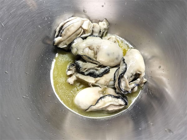 【笠原将弘が“餃子の達人”に教わった】ありそでなかった「牡蠣餃子」作ってみた!磯の香りと旨味の洪水!