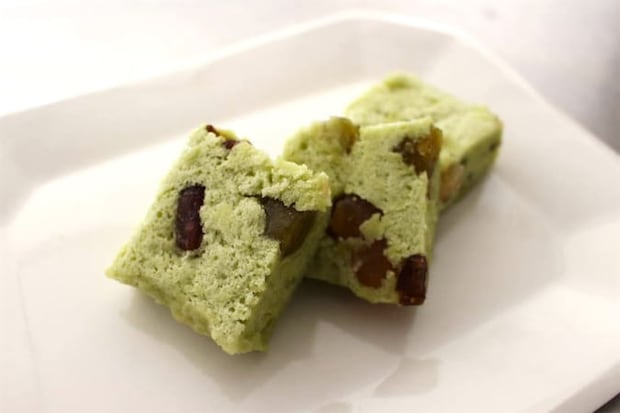 一見普通の抹茶ケーキ…でも実は鹿児島銘菓「かるかん」!?米粉＆長芋でしっとりもっちり♡【農家直伝】