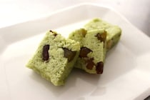 一見普通の抹茶ケーキ…でも実は鹿児島銘菓「かるかん」!?米粉＆長芋でしっとりもっちり♡【農家直伝】