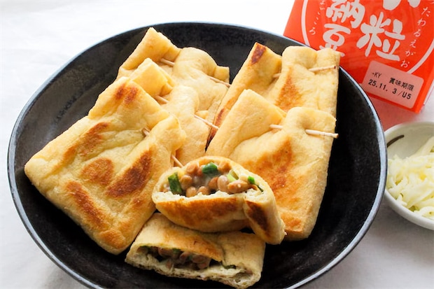 【納豆の最強アレンジ】チーズと一緒に油揚げに詰める!?「油揚げの納豆チーズきんちゃく」作ってみた!激ウマ!!