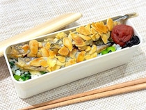 【細長弁当箱に】尾頭付きししゃもを丸ごとイン!?アーモンド衣パリッパリ♡な豪快弁当作ろう【植松良枝さん直伝】