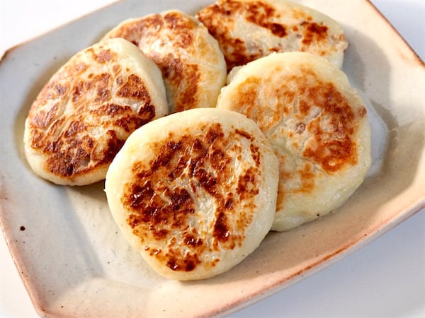 【節約じゃがいもレシピ】薄皮もちもち食感がうんまい♡「平焼きポテトおやき」作ろう!