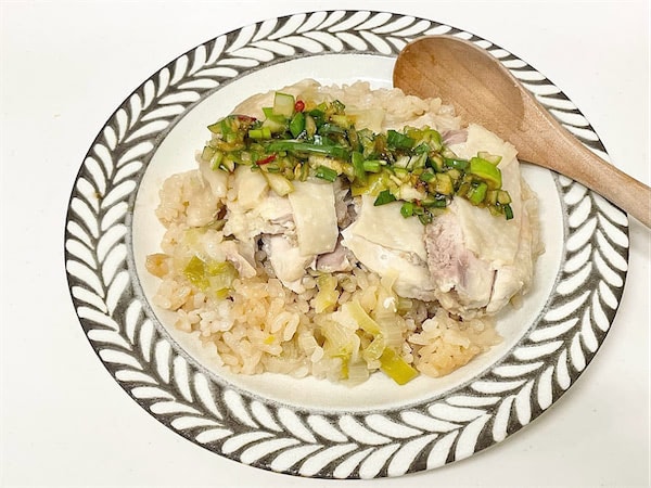 炊飯器で本格エスニック!「ねぎたっぷりカオマンガイ」作ってみた!【香味ダレも絶品】