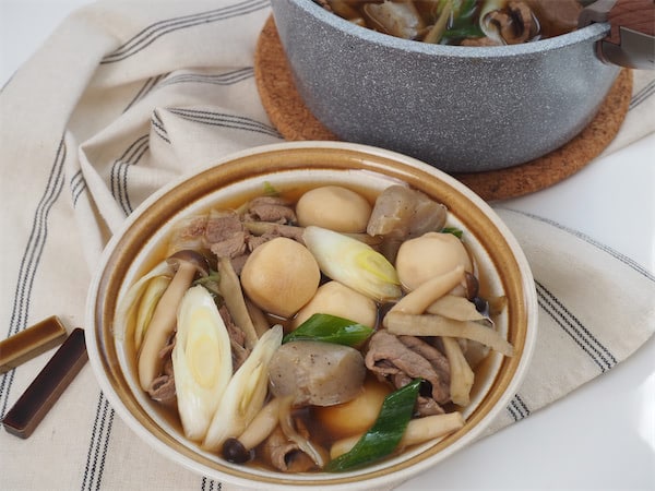 【冷凍里芋で極限時短!】体の芯からあったまる「芋煮風」作ってみた!牛肉のワザあり調理でスッキリ甘辛♪