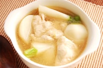 【弱ったおなかに】コンソメで10分煮るだけ「鶏ささ身とカブのスープ煮」作ってみた！病み上がりに沁みる♡