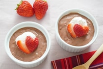 【混ぜて冷やすだけ】あんこ・苺・〇〇ジュースで「チョコムース」作ってみたら…まさかのフランボワーズ風味!?