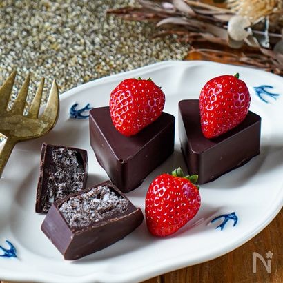 【バズり中！材料3つ♡オレオクリームチョコ】