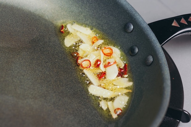 油に香りを移す