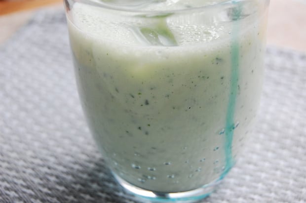 バナナとコマツナのスムージ一