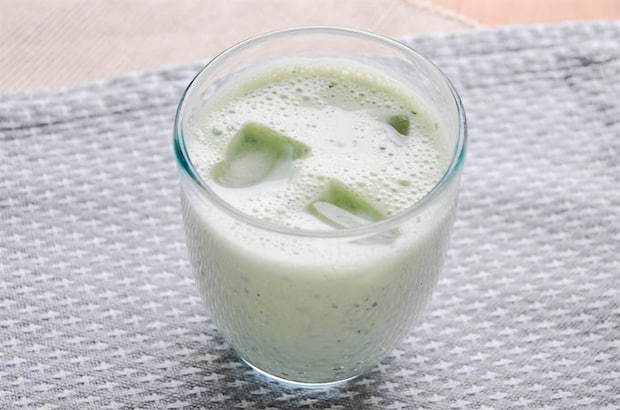 【小松菜×バナナで栄養ドリンク完成】食欲ない日の元気チャージにスムージー作ってみた!むしろ毎日これがいい♪