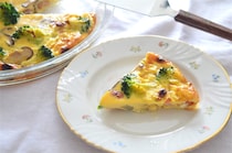 【豆乳でヘルシーキッシュ】生クリームもパイ生地も不要「冬野菜のキッシュ」作ってみた！罪悪感レスで濃厚〜♡