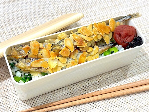 【細長弁当箱に】尾頭付きししゃもを丸ごとイン!?アーモンド衣パリッパリ♡な豪快弁当作ろう【植松良枝さん直伝】
