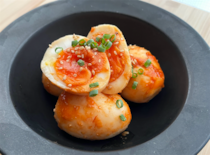 【韓国風味玉】コチュジャン・味噌・みりんの海に半熟卵ぶっ込め！優しくてピリ辛濃厚って頭バグる旨さ♪