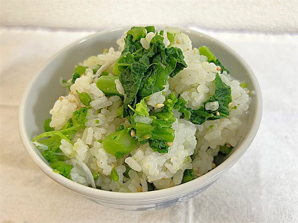 【春の幸せ混ぜご飯】炊き立てご飯に「菜の花」と「しらす」混ぜてみた!ほろ苦&塩味で意外にまろやか~♪
