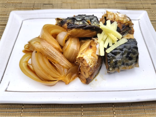 【絶品！郷土メシ】まるごと串焼きのサバに圧倒！鳥取県の郷土料理「焼きサバの煮付け」を作ってみた!!