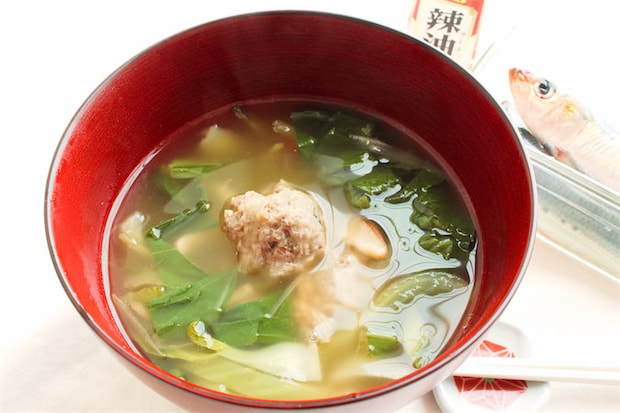 【イワシは初心者でもさばける】小骨がスルッととれる「手開き」でつみれ作ってみた!中華風スープに合うの♪