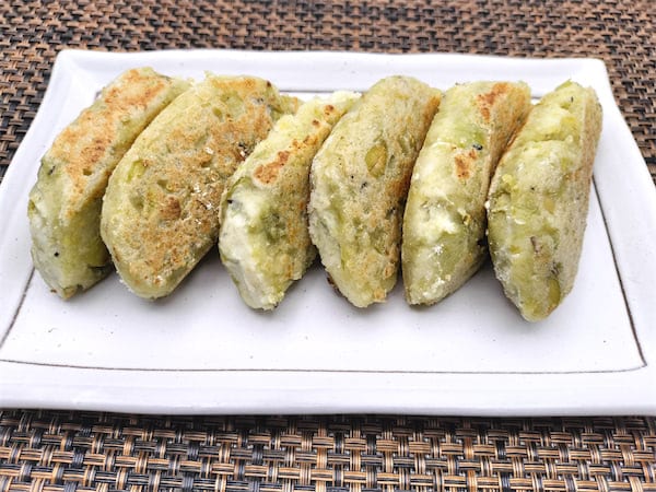 【絶品!郷土メシ】青森県の郷土菓子「豆しとぎ」って!?青大豆の緑が鮮やか♡焼くと香ばしい〜