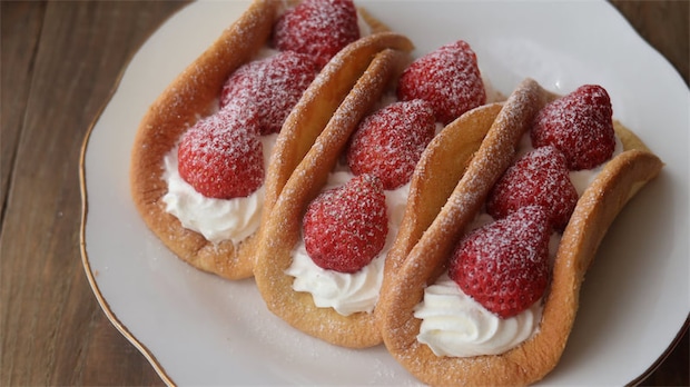 【卵1個で3個作れる!】ふわっと軽やか「いちごの米粉オムレット」は春おやつにぴったり♪【元パティシエ直伝】