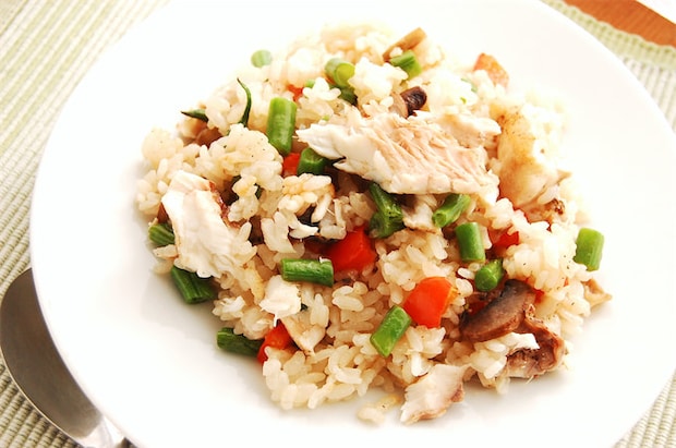 【切り身で鯛めし】炊飯器で炊けばOKな「洋風タイご飯」作ってみた！バターとにんにく香るコク旨ピラフ風♪