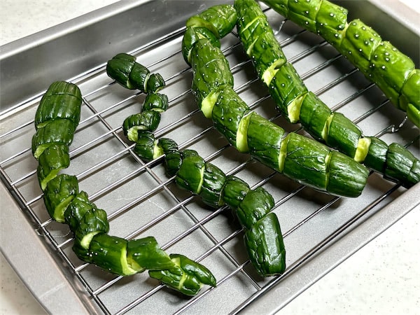 【雷干しで食感パリッパリ】昭和初期の「干しレシピ」で極上のきゅうりの漬け物作ってみた!無限に噛んでたい♪