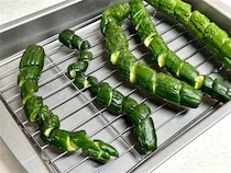 【雷干しで食感パリッパリ】昭和初期の「干しレシピ」で極上のきゅうりの漬け物作ってみた！無限に噛んでたい♪