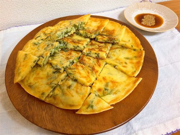 【この薬味、韓国料理との相性最高！】青じそ山盛りで「チーズチヂミ」作ってみた！香り＆コクがヤミツキ♡