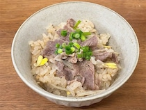 【炊飯器レシピ】牛肉をもみ込んで作る「牛肉タレ」をお米に吸わせて！「牛肉の炊き込みご飯」作ってみた