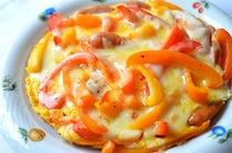 【包まないのに華やか】「パプリカのオムレツ」作ってみた！チーズ＆ソーセージ入りで絶対的メインに【農家直伝】